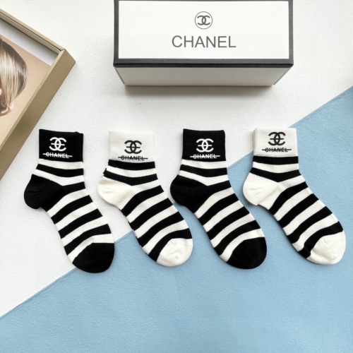 Chanel hot printing letter middle socks