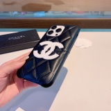 CHANEL large C mobile phone case color plug -in card bag mobile phone shell shell shell shelter three packs of soft shell