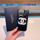 CHANEL large C mobile phone case color plug -in card bag mobile phone shell shell shell shelter three packs of soft shell
