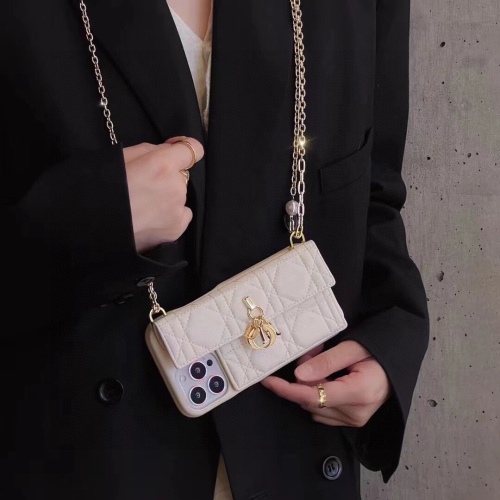 Dior pocket card plug -in mobile phone case, wearing a hardware pendant