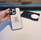 CHANEL Pressing Flower Callated Perm Logo Two -in -one Piece All Picked All -Contractive Mobile Phone Shell