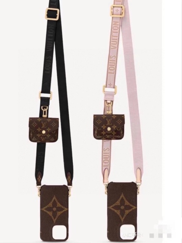 Louis Vuitton Big Flower Crossbody Three -piece Set to adjust the cross -body width of the same type of headset bag three pieces of leather painted three packs of the key opening mobile phone case