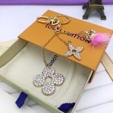 Louis vuitton hair ball four -leaf grass bag hanging jewelry keychain