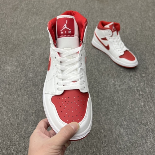 Air Jordan 1 Mid Red Toe Style:554724-161
