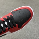 Air Jordan 1 Mid “Chicago Black Toe” Style:554724-069
