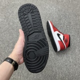 Air Jordan 1 Mid “Chicago Black Toe” Style:554724-069