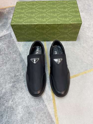 Prada men's casual shoes low -top shoes triangular standard decoration