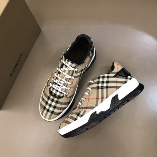 Burberry high -end fashion show UNION sports shoes