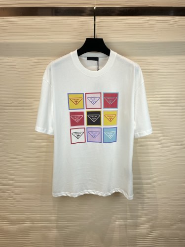 PRADA 2023 Summer Jiugong Grandmine Block Letter Showing Fashion Signing Cotton Cotton Bargaining Short -sleeved T -shirt