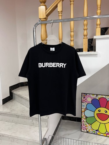 Burberry foam letters, couple short sleeves