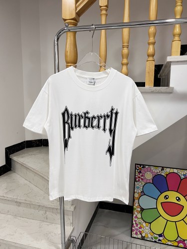 Burberry's chest slogan logo marks short sleeves
