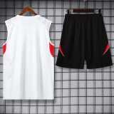 2025/26 Man Utd White Training Shorts Suit