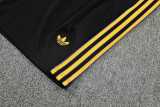 2025/26 Man Utd Black Training Shorts Suit