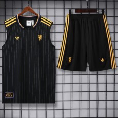 2025/26 Man Utd Black Training Shorts Suit