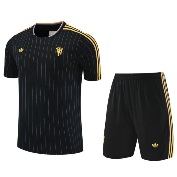2025/26 Man Utd Black Training Shorts Suit