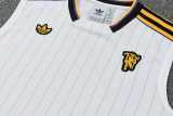 2025/26 Man Utd White Training Shorts Suit
