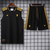 2025/26 Man Utd Black Training Shorts Suit