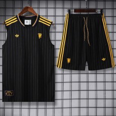 2025/26 Man Utd Black Training Shorts Suit