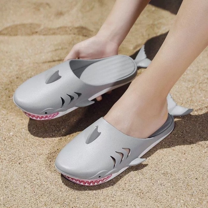 🎁 Cool Shark Slippers Gift🎁