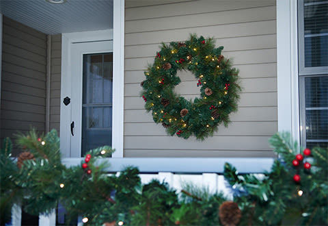 Cordless Pre-Lit Indoor/Outdoor Wreath