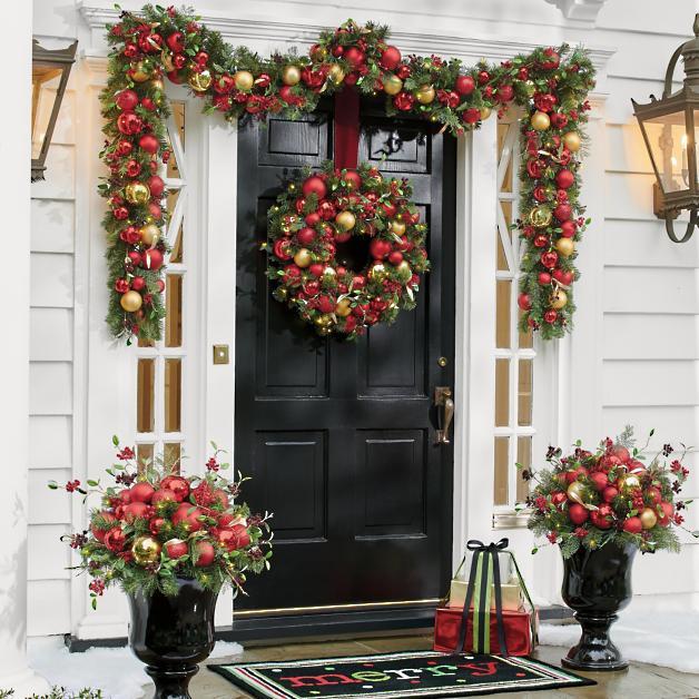 Holiday Tradition Cordless Wreath