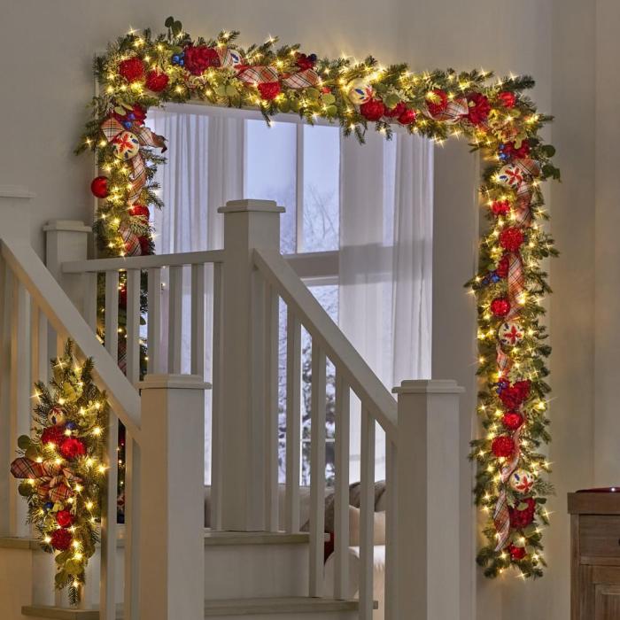 The Cordless Prelit Christmas Tartan Holiday Trim (Teardrop Sconce)