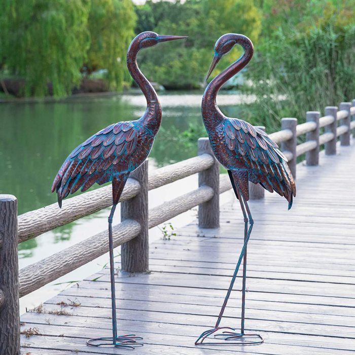 Garden Crane Statues Patina Heron Decoy, Standing Metal Crane Sculptures Bird Yard Art for Outdoor Decor, Set of 2