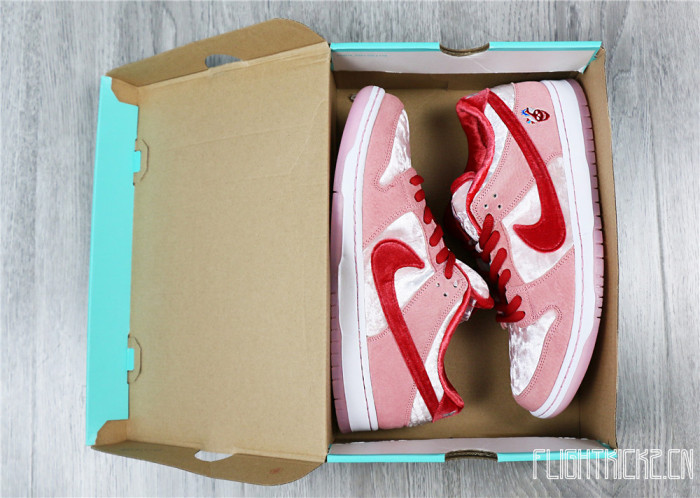 Nike SB Dunk Low StangeLove（A1）(Flash Sale Size4)