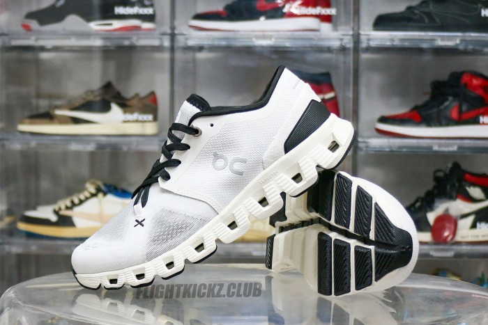 On Cloud X 3 Ivory Black