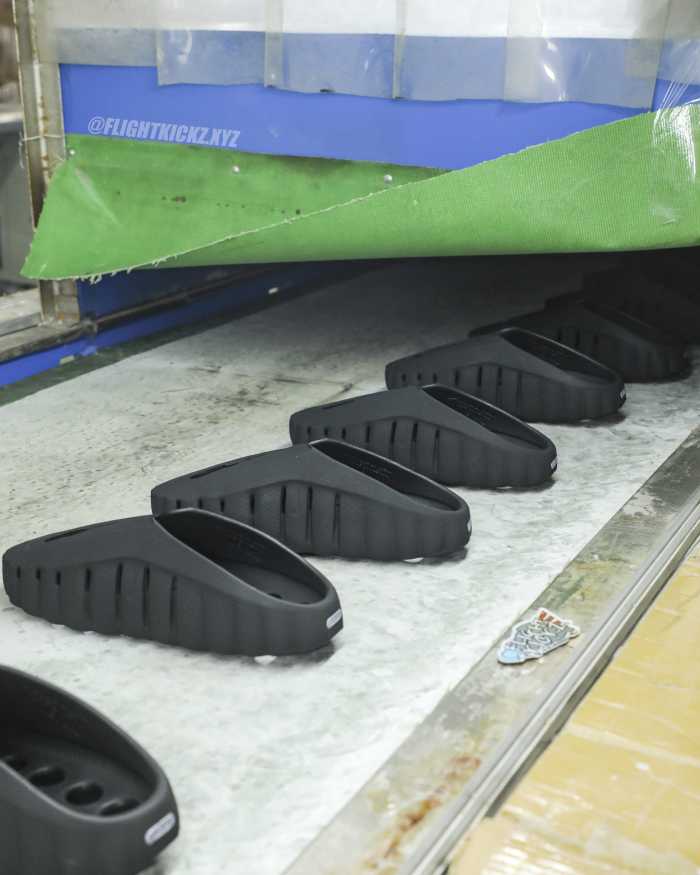 Nike Mind 001 Slide Black Hyper Crimson