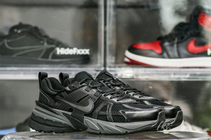 Nike V2K Run Black Dark Smoke Grey