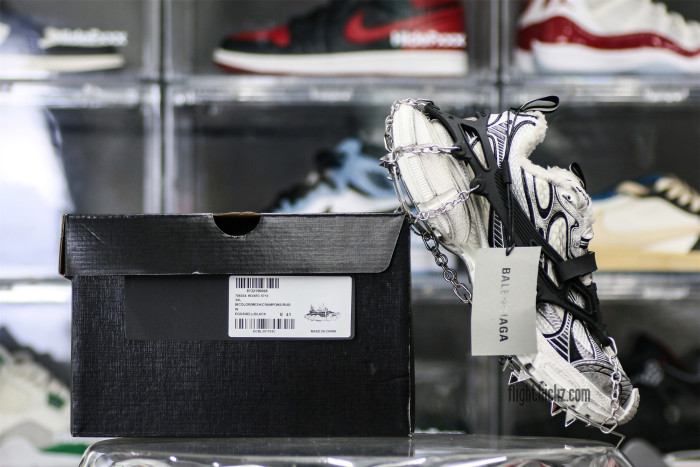 B@lenciag* 3XL Ski Sneaker in White (Removable footwear chains) 
