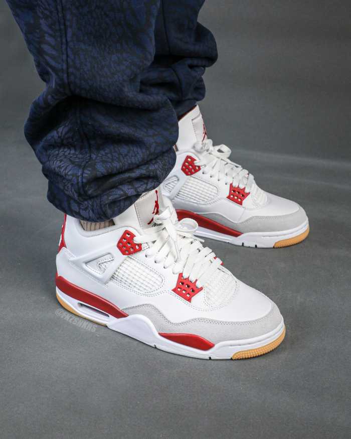 Nike SB x Air Jordan 4  Varsity Red  is a Family & Friends （A1）