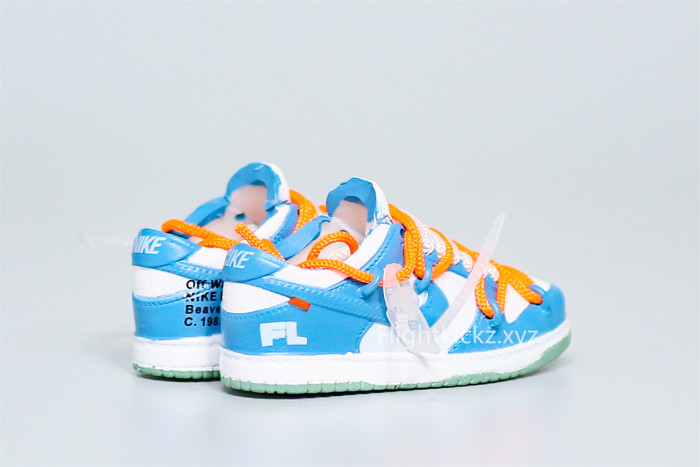 Mini Sneaker Futura x Off-White x Nike SB Dunk UNC 3D keychain