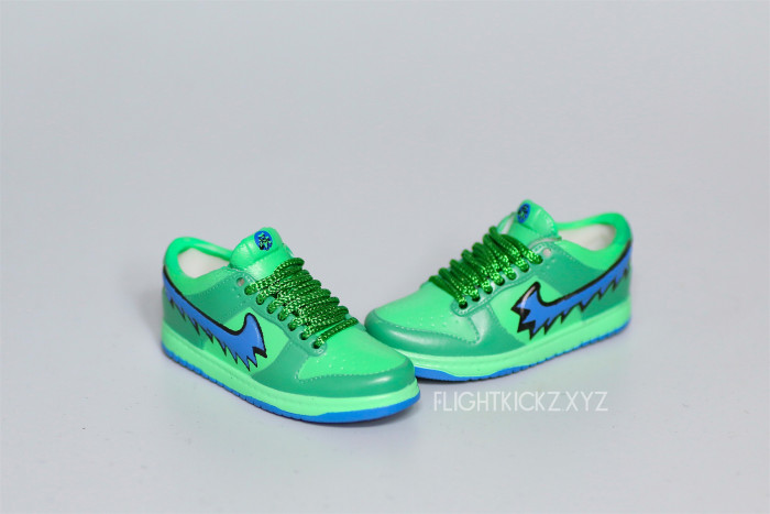 Mini sneaker Grateful Dead x Nike SB Dunk Low Green 3D keychain