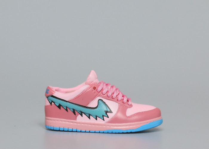 Mini Sneaker Grateful Dead x Nike SB Dunk Low Pink 3D keychain