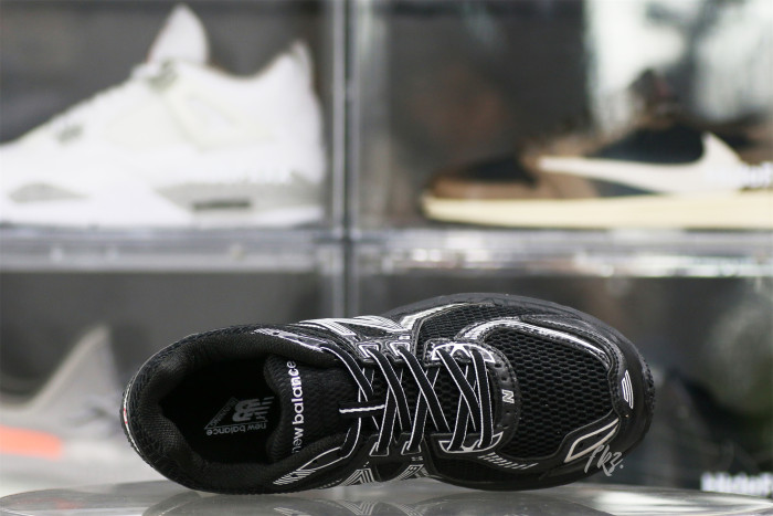New Balance 860v2 Black Silver