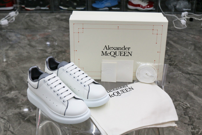 Alexande* McQuee* Oversized Sneaker White Gray 3M
