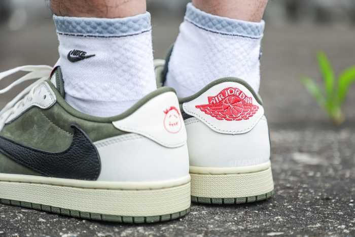 US Warehouse:Travis Scott x Air Jordan 1 ' Medium Olive' （A1）