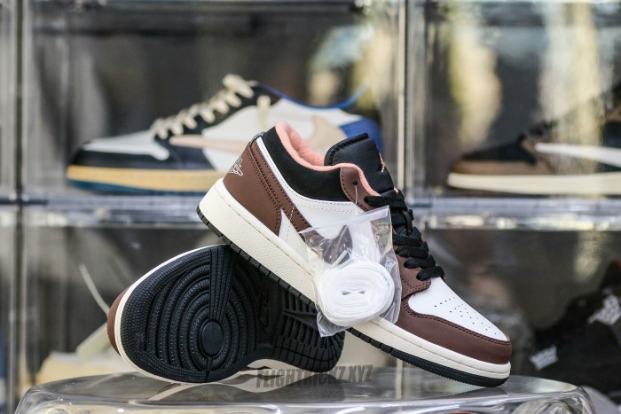 Jordan 1 Low Mocha