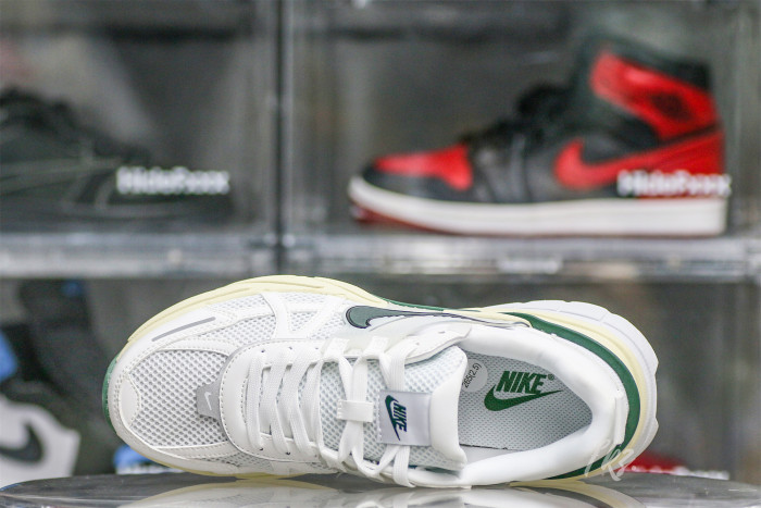 Nike V2K Run Fir