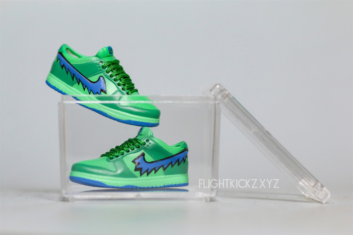 Mini sneaker Grateful Dead x Nike SB Dunk Low Green 3D keychain