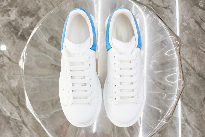 Alexande* McQuee* Oversized Sneaker White Ivory Blue