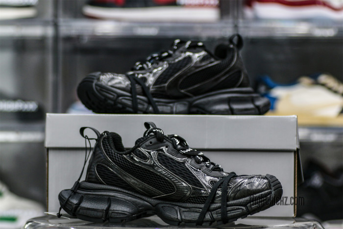 Balenciag*  3XL Runner Black