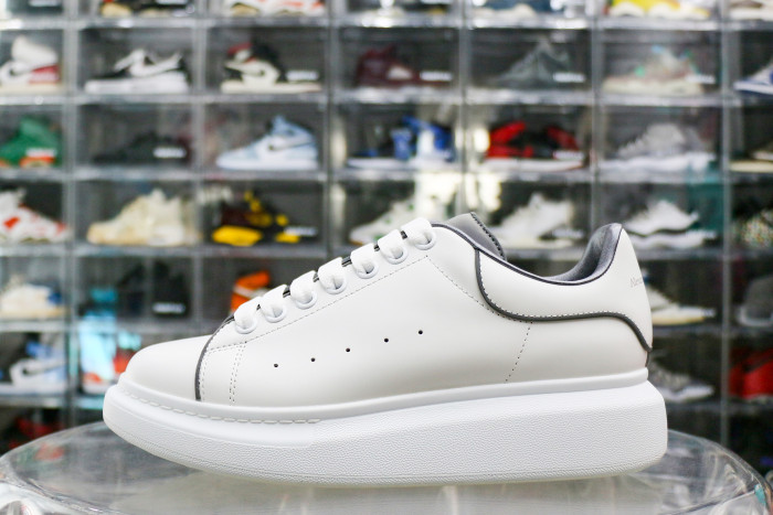 Alexande* McQuee* Oversized Sneaker White Gray 3M