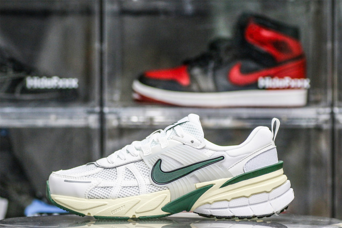 Nike V2K Run Fir