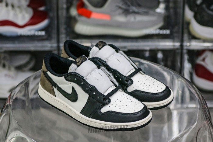 Air Jordan 1 Retro Low OG 'Mocha'