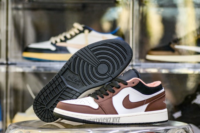 Jordan 1 Low Mocha