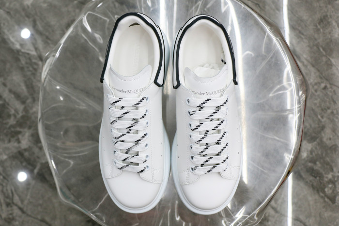 Alexande* McQuee* Oversized Sneaker White Black 3M