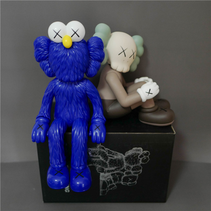 Kaws BFF Seated Fan Art Toy 25cm